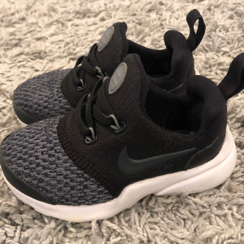 Nike Toddler Shoes- Black and Gray- Size 6c